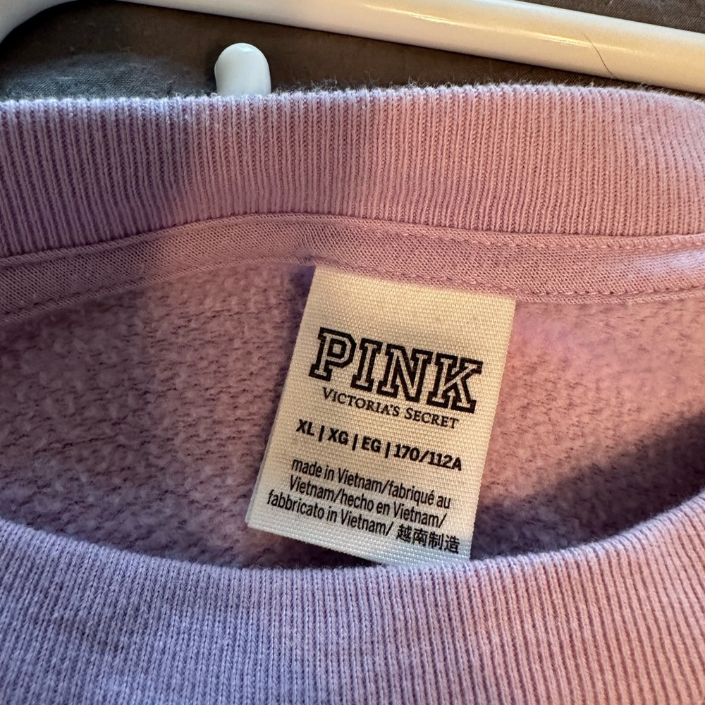 Women’s sweatshirt